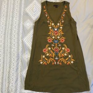 NWOT JW style embroidered dress